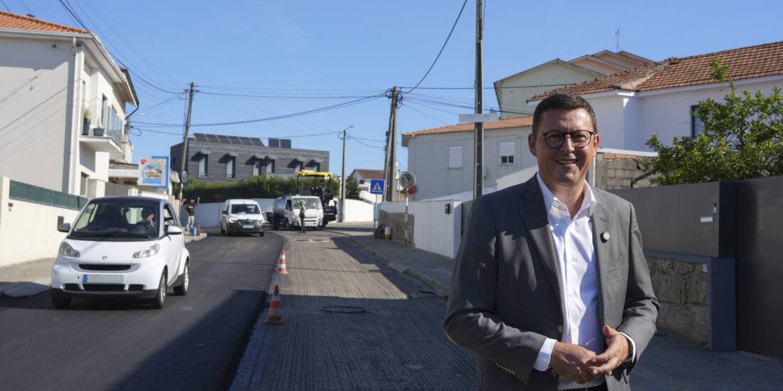 Rua Professor Camilo de Oliveira alvo de intervenção no pavimento